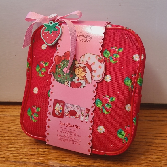Strawberry Shortcake Spa Set 🍓 - Picture 2 of 6